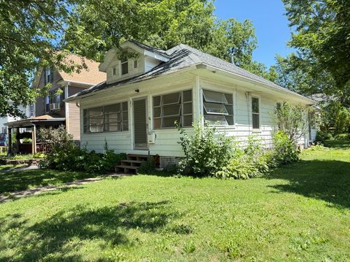 1557 S Oak Ave, Freeport, IL, 61032-6451 | Card Image