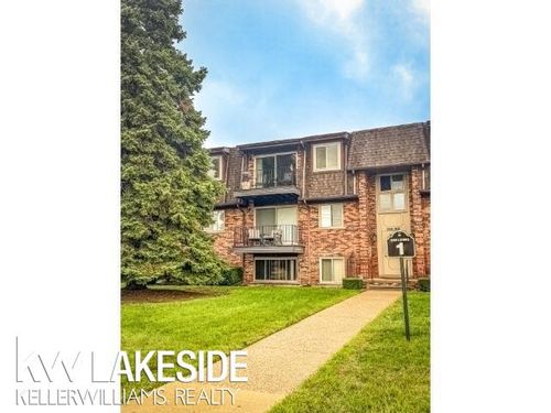 104 Riviera Dr, Saint Clair Shores, MI, 48080-1568 | Card Image