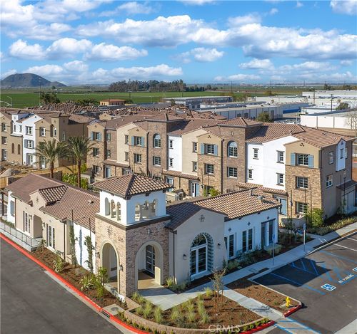 561 Via Vallarta, Camarillo, CA, 93012-7524 | Card Image