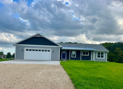 2181 Wallace Lake Rd, West Bend, WI, 53090-1211 | Card Image