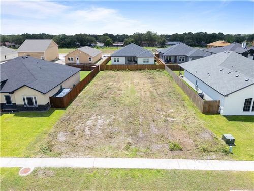 106 Meadowbrook Dr, Odem, TX, 78370-4050 | Card Image