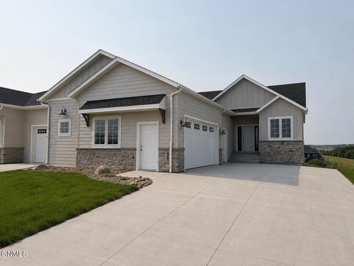 3701 Ridge Way, Bismarck, ND, 58503-9146 | Card Image