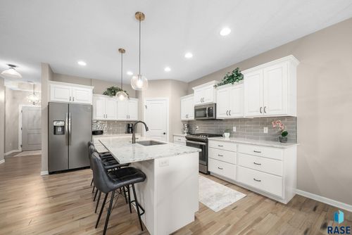 5425 S Salvation Pl, Sioux Falls, SD, 57108-8543 | Card Image