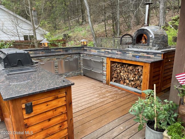 Gourmet Outdoor Kitchen with Pizza Oven! Extra cheese please! | Image 41