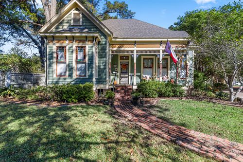 203 E Dixon St, Jefferson, TX, 75657-1721 | Card Image