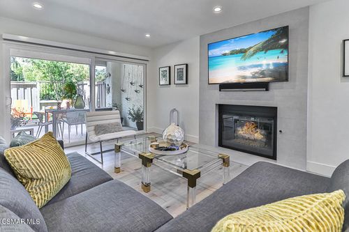 643 Arroyo Oaks Dr, Westlake Village, CA, 91362-3702 | Card Image
