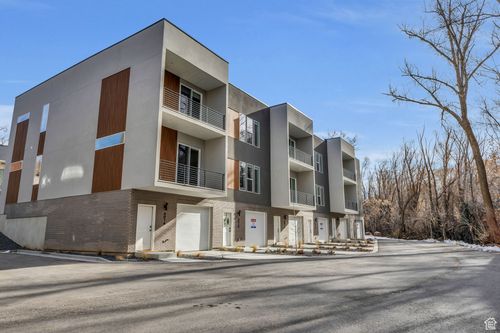 4006 S Burch Creek Way, South Ogden, UT, 84405-2700 | Card Image