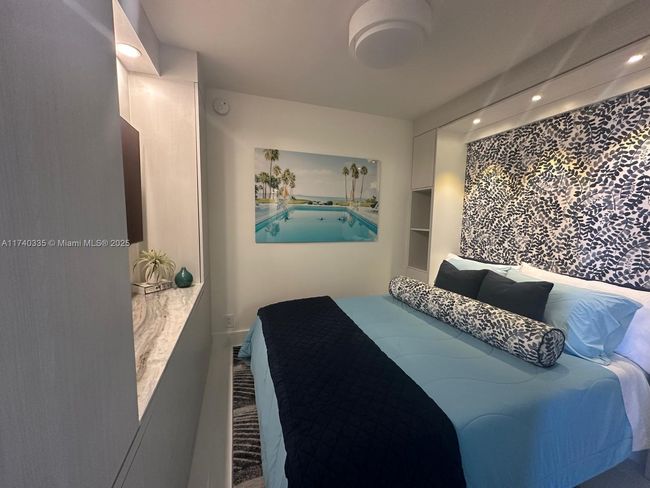 APT-1907 - 2555 Collins Ave, Condo with 2 bedrooms, 2 bathrooms and null parking in Miami Beach FL | Image 10