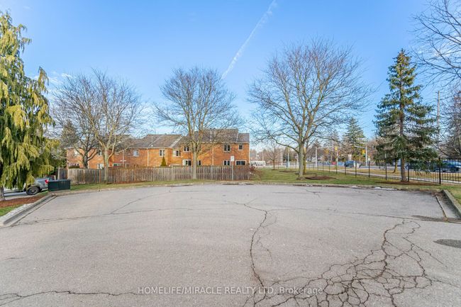 24 - 2 Huntingwood Ave, Condo with 4 bedrooms, 3 bathrooms and 2 parking in Dundas ON | Image 40