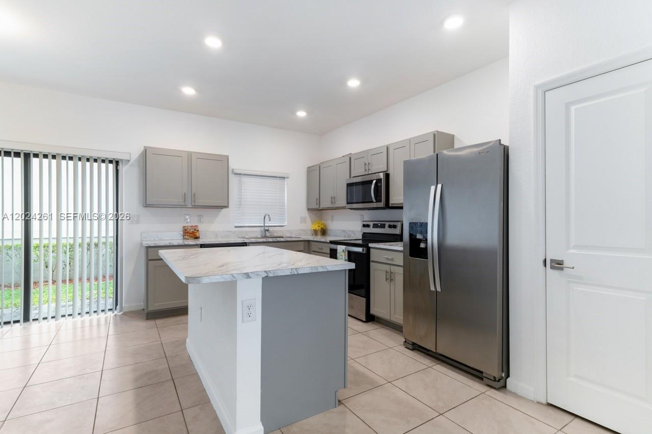 Residential Lease in Florida City 2