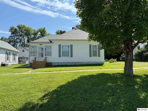 1105 13th St, Auburn, NE, 68305-1802 | Card Image