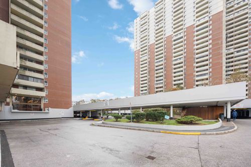 2110-5 Massey Sq, East York, ON, M4C5L6 | Card Image