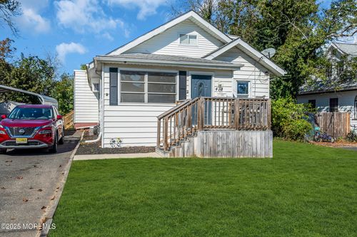 413 Pine St, Lakehurst, NJ, 08733-2829 | Card Image