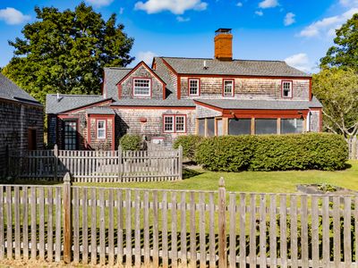 Beautiful fenced rear yard... | Image 3