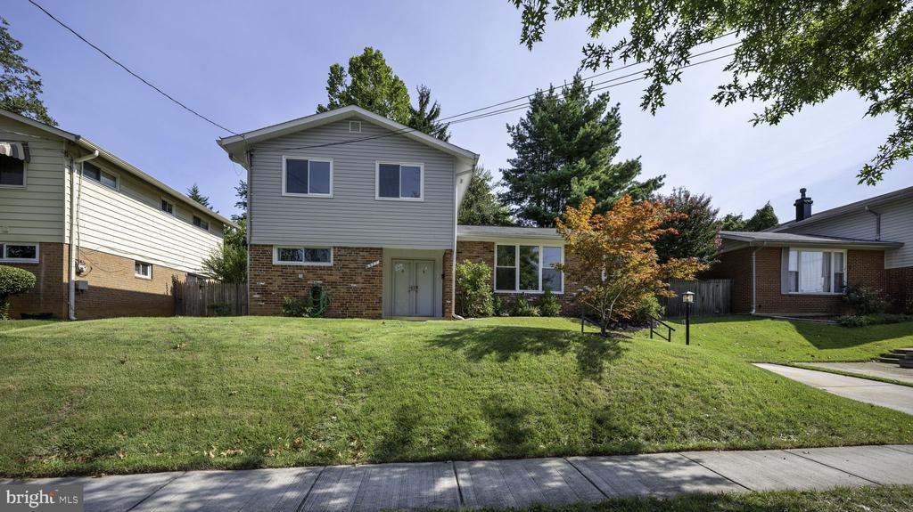 Adrian St, Rockville, MD 20853