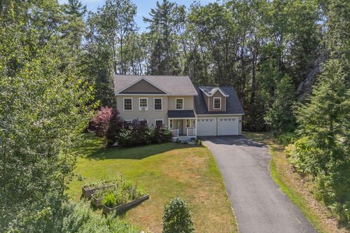 6 Newfield Rd, Freeport, ME, 04032-6555 | Card Image