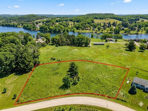 L483-484 Summit Point Dr, La Valle, WI, 53941 | Card Image