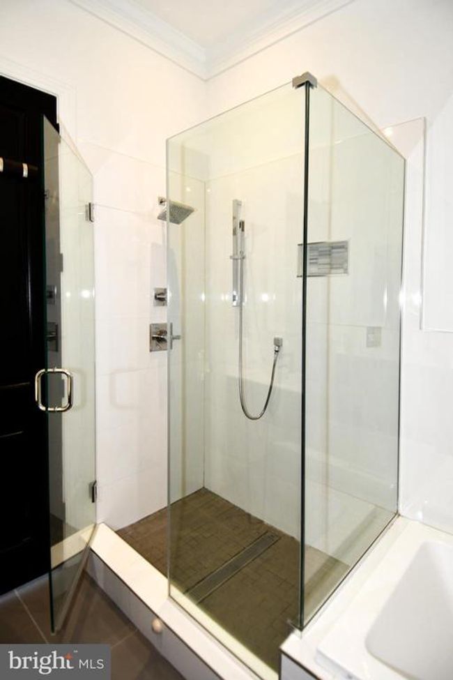 APT-3 - 719 12 Th St Se, Condo with 2 bedrooms, 3 bathrooms and null parking in WASHINGTON DC | Image 38