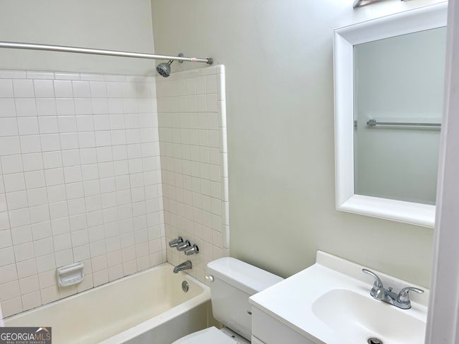 696 Redland Dr, Condo with 2 bedrooms, 3 bathrooms and null parking in jonesboro GA | Image 16