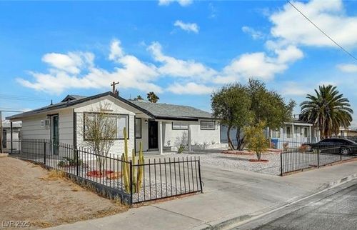 6520 Evergreen Ave, Las Vegas, NV, 89107-3321 | Card Image