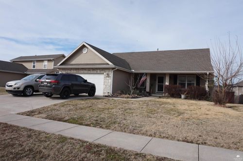 914 Hickory Ln, Junction City, KS, 66441-4829 | Card Image