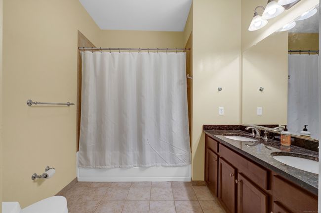 UNIT-211 - 1 King Philip Dr, Condo with 2 bedrooms, 2 bathrooms and null parking in West Hartford CT | Image 17