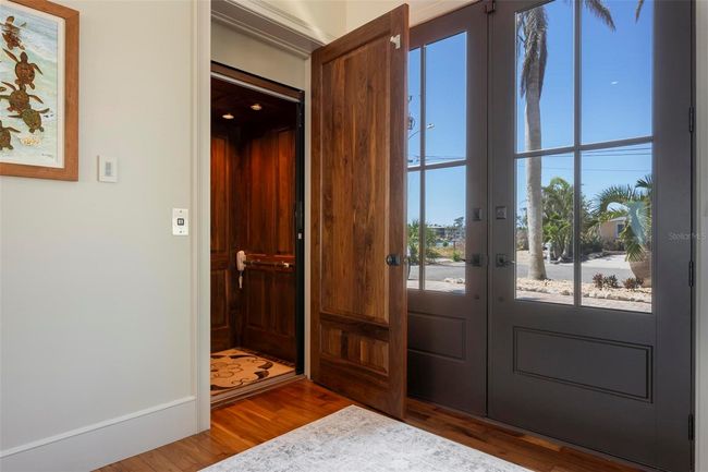 Elevator to the second floor | Image 38