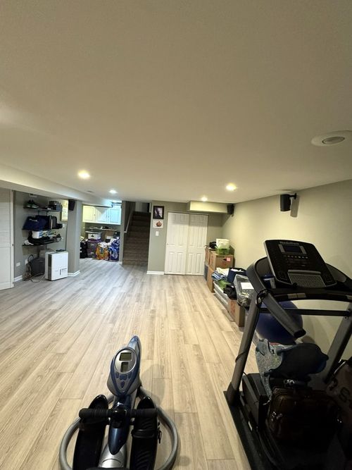 1030 W Kendall Ter, Addison, IL, 60101-2147 | Card Image