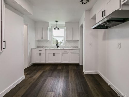 13830 Eastwood St, Detroit, MI, 48205-2302 | Card Image