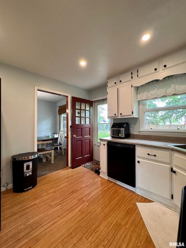 940 Memorial Dr, House other with 3 bedrooms, 2 bathrooms and null parking in Macomb IL | Image 11