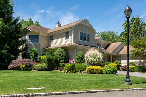 428 Toftree Ct, Roslyn, NY, 11576-3081 | Card Image