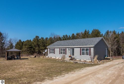 11782 Bretton Woods Heights Dr, Rapid City, MI, 49676-8300 | Card Image