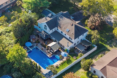 28 Mosshill Pl, Stony Brook, NY, 11790-2919 | Card Image