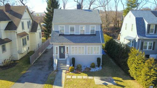 425 Carol Pl, Pelham, NY, 10803-2110 | Card Image