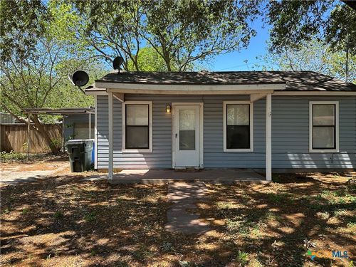 908 Pecan St, Seguin, TX, 78155-6846 | Card Image