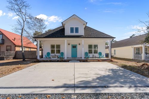 134 Ne 5th St, Oak Island, NC, 28465-6609 | Card Image