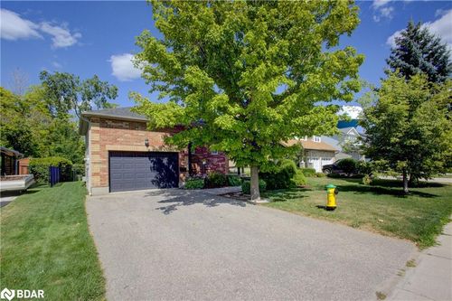 830 Scotland St, Fergus, ON, N1M3R9 | Card Image
