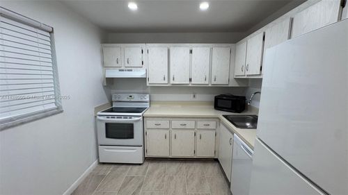 apt-202-7732 Camino Real, Miami, FL, 33143-7155 | Card Image