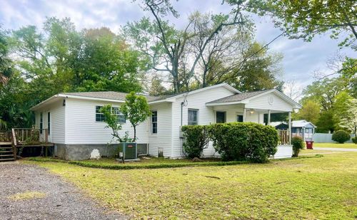 328 Dixie St, Crestview, FL, 32536-2532 | Card Image