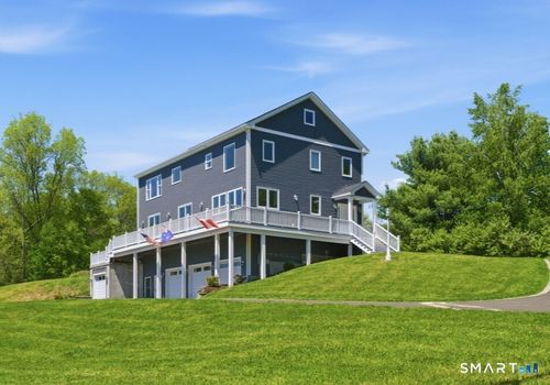 8 Buckingham Rd, Derby, CT, 06418-1007 | Card Image