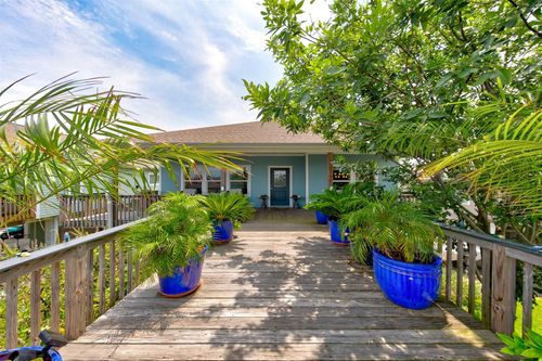 1052 Redfish St, Bayou Vista, TX, 77563-2710 | Card Image