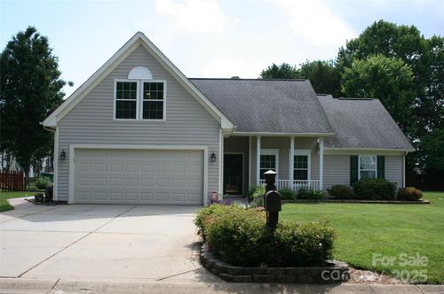 98-4711 Lenox Hill Pl, Charlotte, NC, 28269-8178 | Card Image