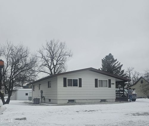 220 2nd Ave W, Gackle, ND, 58442-7209 | Card Image
