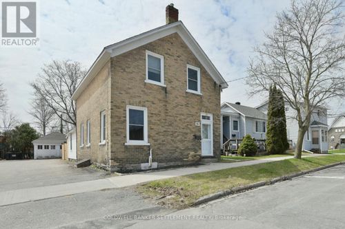 51 Main Street W, Smiths Falls, ON, K7A1M7 | Card Image