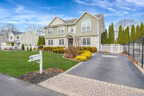 31 Southaven Ave, Mastic, NY, 11950-3944 | Card Image