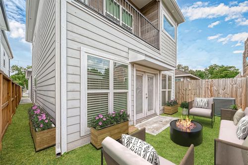 a-503 E 40th 1/2 St, Houston, TX, 77022-4601 | Card Image