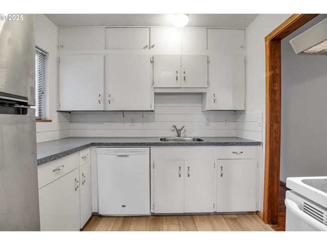 Kitchen-Oven | Image 10