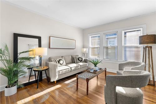 7341 Main St, Kansas City, MO, 64114-1409 | Card Image