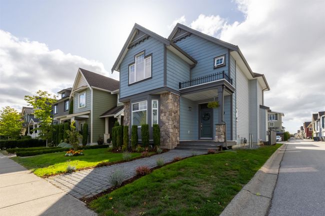 19222 70 Avenue, House other with 6 bedrooms, 4 bathrooms and 4 parking in Surrey BC | Image 1