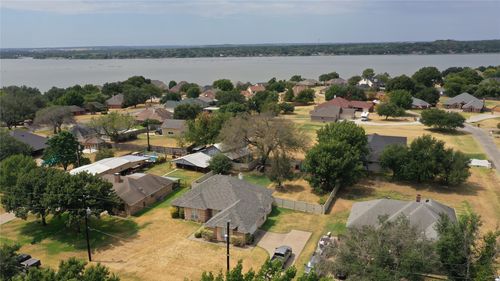 3904 Santa Cruz St, Granbury, TX, 76049-1635 | Card Image